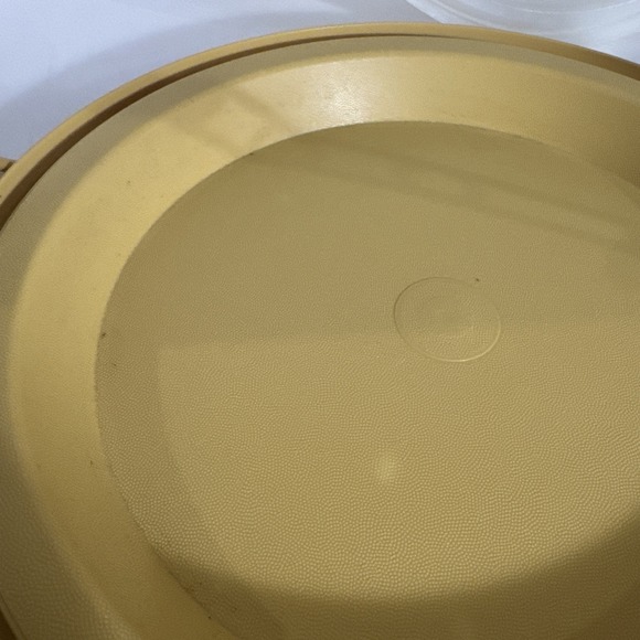 Vintage Tupperware Cake Pie Carrier Taker Yellow Gold Round Handle Used - Picture 5 of 7